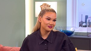 2,8 Millionen Abonnenten hat Shirin David auf YouTube. 😮 Doch der Inhalt der Videos hat sich verändert. Heute ist sie vor allem als Rapperin extrem erfolgreich. 🎤 Bei uns spricht sie über die Bezeichnung "Bitch", ihre Vorbildrolle und Neofeminismus. #ffs #ausdersendung #clip | SAT.1 Frühstücksfernsehen