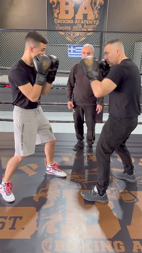 1.9M views · 48K reactions | Split your defences in each punch 壘 #papaiosif #boxing #family #selfdefence #boxingday #reels #fitness #boxingtraining | Papaiosif Boxing Family | Facebook