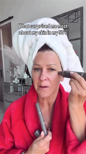 What surprised me most was learning how much inflammation impacts the skin 😱 Inflamaging is low-grade chronic inflammation that accelerates aging from the inside out. It shows up as dryness, sensitivity, slower collagen renewal, and skin that just doesn’t bounce back like it used to When I stopped chasing surface fixes and started supporting my body and skin at a deeper level, everything changed. Calmer skin. Better texture. More consistency. Midlife skin doesn’t need more stimulation.It needs 