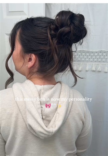 How to Create a Perfect Messy Bun Tutorial