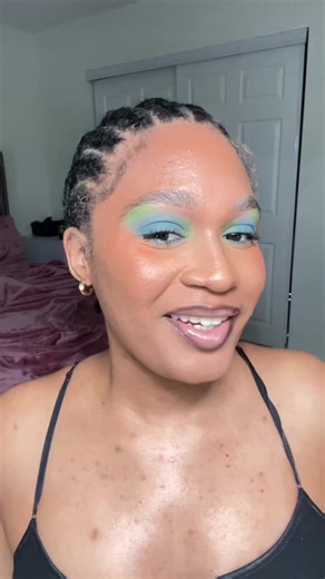 A cute blue and green moment !! The orange just ties it all In 🧡 @Benefit Cosmetics you are with this blush !! #orangeblushblackgirls #creativelooks #blueandgreenlooks #blackgirlmakeup #makeuptutorial