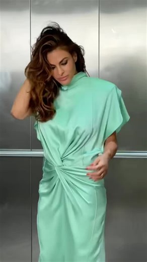 This. Damn. Dress. | Eva Mendes