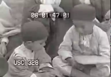 @dafna23j لما يتكسر الفضول الإمبريالي و غطرسته أمام دهاء و مكر أطفال في عمر الزهور ☝️بسكرة، 1929.