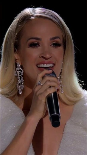 Get into the holiday spirit with this performance of “O Come All Ye Faithful” from ‪@hbomax‬