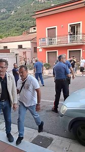 NUOVA AGGRESSIONE AI DANNI DEL DEPUTATO BORRELLI DAVANTI AI CARABINIERI DOPO UN CONVEGNO IN IRPINIA SULL'UCCISIONE DI ANIMALI CON L'ACIDO. IL MOTIVO CHE HA SCATENATO LA FURIA BRUTA E' STATA LA RICHIESTA DI UN AGENTE DI SCORTA DI SPOSTARE LE AUTO DEI CLIENTI DI UN BAR DALLE STRISCE PEDONALI E DAGLI STALLI PER DISABILI:“SIAMO IN MANO AI VIOLENTI. IO NON MI PIEGO” Una nuova brutale aggressione ha colpito il deputato di Alleanza Verdi-Sinistra Francesco Emilio Borrelli, da anni in prima linea contro