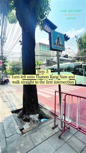 从 BTS Victory Monument Station 2号出口出发，步行即可轻松抵达 The Victory Bangkok Hotel