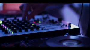 450K views · 11 reactions | enak bngt buat yg lagi tiduran dikamar dan lagi hujan rintik rintik BANTU SUBCRIBE CHANEL YOUTUBE KAMI YA https://www.youtube.com/channel/UCnKSoNdYmNJFOynR-nUlaTA?view_as=subscriber | VIDEO LIRIK LAGU CHART | Facebook