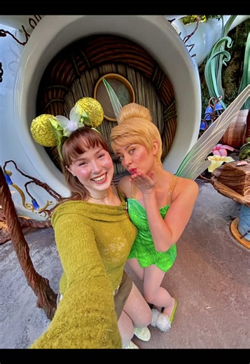 the most magical fairy in all the stars ✨💚🥹 #disneyland #disneygirl #tinkerbell #magicmoment #disneybound