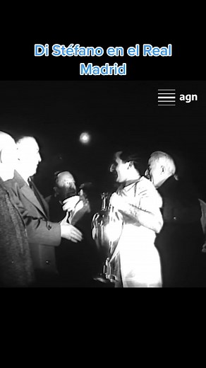#Deportistas ⚽ Lo que jugaba Di Stéfano! Gran partido de Alfredo Di Stéfano para que el Real Madrid gane su primera Copa de Europa. 1956. 🎥 Sucesos Argentinos 920. Documento Fílmico. ID: 642.C35.1.A #futbol #realmadrid #copa #distefano🇦🇷🇪🇸 #archivogeneral #