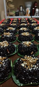 Biko recipe using ube glutinous rice 1¹/2 kilo ube glutinous rice 6¹/2 cup water 1¹/2 tbsp Ube flavor powder (optional) 5 cups coconut milk 3cups dark brown sugar 1 cup buko meat 2 tsp kalamansi juice Thank you for watching Happy baking ❤️ #indayjonnatinapay #followersシ゚ #NegosyoTips #bikorecipe | Inday Jonna Tinapay