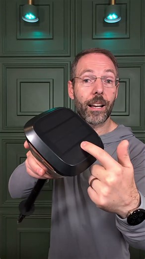 Easy outdoor lighting with smart solar pathway lights