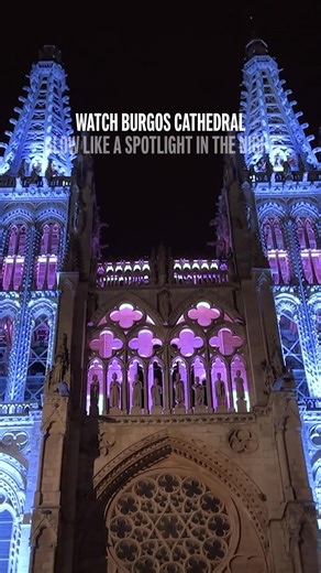 When the sun sets, #Burgos Cathedral takes the stage 🌙✨ Its gothic towers and stained glass shine against the dark sky. Fun fact: it’s the only cathedral in Spain declared a UNESCO World Heritage Site by itself 🏰 Ready to see it sparkle at night? 👉 https://travelspain.info/4gIkOs0 #VisitSpain #ThinkyouknowSpain #SpainUrban #CastillaYLeón Castilla y León es Vida | Spain.info