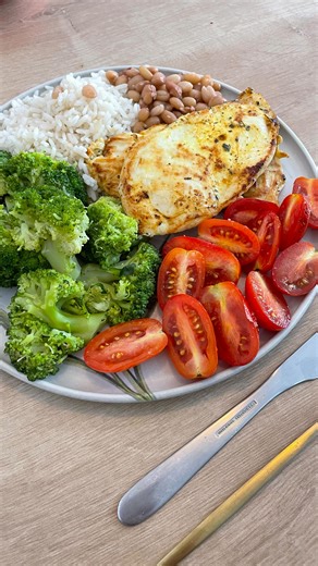 Izabella Giovanna | Influencer São Paulo - SP on Instagram: "Conhece alguém assim? Envia pra ela 😂 - #meme #fy #explorepage✨"