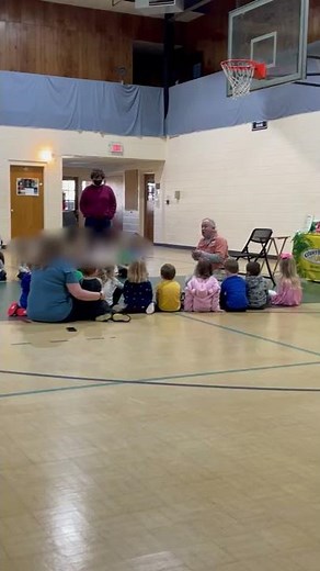 Brown Basilisk Lizard Makes a Break for Freedom || ViralHog