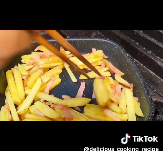 新じゃがいもとベーコンの炒め物の簡単レシピ