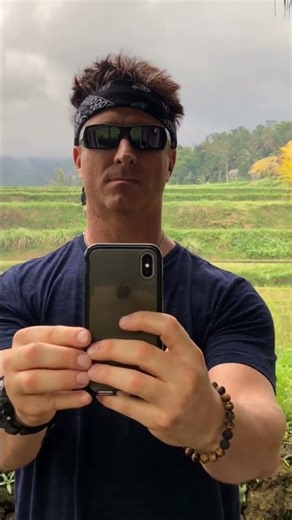 How to create this morph effect using your phone ￼