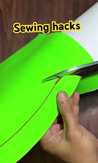 How to cut a turtleneck #sewingtutorial #sewingtips #sewinghacks #neckcollar