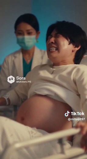 男性妊婦の陣痛のリアルな瞬間