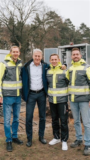 Greenflash GmbH on Instagram: "Die Logistik von morgen braucht intelligente Energiesysteme – ein Blick zu DACHSER in Rheine zeigt warum Der international agierende Logistikdienstleister DACHSER ist davon überzeugt, dass langfristig nur die Unternehmen eine Zukunft haben, die sich nachhaltig aufstellen. Genau deshalb übernimmt das Familienunternehmen Verantwortung zu einer langfristigen sowie nachhaltigen Geschäftspolitik und richtet ihre Produkte und Prozesse aktiv auf eine optimierte Effizienz 