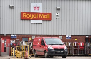 Royal Mail to trial Sunday parcel delivery service amid online shopping boom