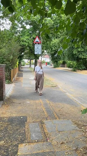 513K views · 8.5K reactions | Interior designer, Irene Gunter (@gunterandco) showed us around her beautiful family home in Wimbledon, London. Explore the beautiful layered textures of the kitchen, the rich green dining room, and serene bedrooms. | The Luxury Home Show | Facebook