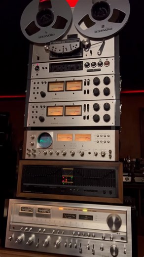 Hifi Synth Collection Iron man on Instagram: "......... .. ..Pioneer Tower 🌃 .. ..Pioneer RT-2044 Reel to Reel ..(1976-1980) .. ..Pioneer SX-1980 ..(1978-1980).. Huge Receiver 🎶🔈💥 .. ..Pioneer SD-1100 Audioscope ..(1972-194) .. ..Pioneer SG-90 Equ. Black ..(1983-1986) .. ..Song: Thanks To You……Sinnamon (1982) .. ..🎶📼🎧🎶📼🎧🎶.. .. ..Vintage Heaven..🎶🔈❤🎧.. .. ..Pioneer , Marantz , Teac , Akai , Sansui , Kenwood , Sony & Many Brands....🔈🎶🔥 .. ..from collection.. #pioneer #technics #ma