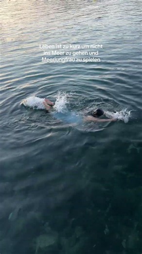 Leben ist zu kurz um nicht ins Meer zu gehen und Meerjungfrau zu spielen