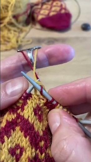 Catching floats in stranded knitting