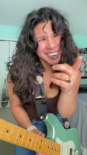 I’m back with some classic Arctic Monkeys!! R U Mine guitar solo #guitartok #arcticmonkeys #guitarist #latinaguitarist