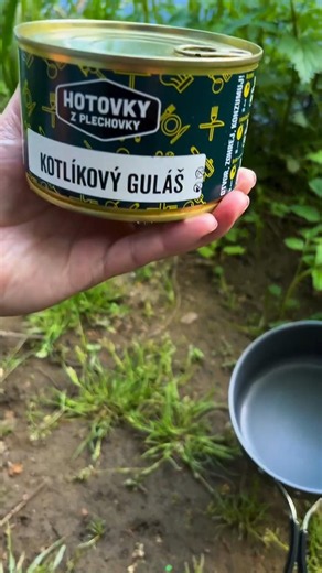 🎣🔥 Kotlíkový guľáš na rybačke – keď nie je čas variť 🔥#food #outdoorcooking #foodlover