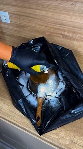 Rusty pan cleaning hack! 🫧✨ #rustypancleaning #kitchentips #diycleaning | Beamish DIY