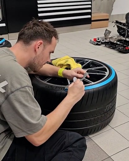 You have to be meticulous in a job like this!🙌 | UNILAD Tech