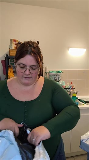 j'espère que c'est bien 🤣 #tiktokshop #feutre #feutrenoir #contour #coloriagesmysteres