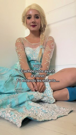 ❄️ Juste avant l’entrée d’Elsa… le silence avant la tempête de magie 👑💙 Je me cache dans la pièce, j’entends les rires, les voix, l’impatience des enfants… et mon cœur bat un peu plus fort 💫 Quelques secondes avant que la magie commence vraiment ✨ Et toi, tu aimerais voir l’entrée complète d’Elsa dans la prochaine vidéo ? 👇💬 #elsa #reinedesneiges #princesslife #animationenfant #momentmagique