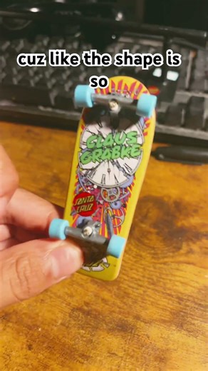 Sorry for the sucky editing and camera angles. It’s not the board it’s the skater #fingerboard #fb