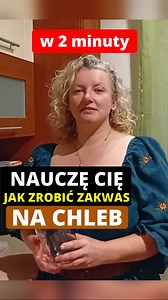 Zakwas na chleb, to mała rzecz w słoiku, ale ogromna rzecz w głowie.🧠✨ Daje Ci wolność od sklepu i pewność, że chleb powstanie, gdy będzie trzeba. To nie magia. To proces. Najstarszy i najpewniejszy. Kilka lat temu zabrakło drożdży. Brakło planu A. Wtedy zakwas stał się planem na zawsze. I dziś pokazujemy jak to zrobić prosto, krok po kroku. 📝Oto przepis: 2–3 łyżki mąki żytniej typ 2000 woda → wymieszaj do gęstej śmietany → ściereczka → 24 h. Potem 6 dni: 1 łyżka mąki 1 łyżka wody, mieszaj i o
