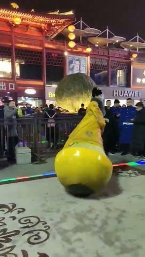 Chinese Girls Traditional Dance Performance in Public | Cultural Short #chineseculture #China