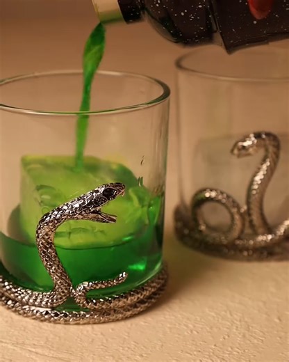 No matter what house you're in, there's a Hogwarts cocktail for you 🥃 | FOODbible