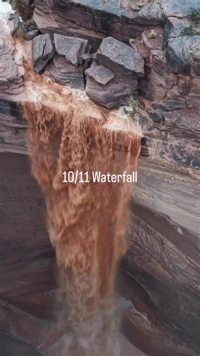Utah’s rare 11/10 waterfall… that only appears after rain. 🌧️💧 If you’re exploring Utah after a storm, you might witness one of the desert’s most magical sights—temporary waterfalls pouring down red rock cliffs. These rare waterfalls only happen when heavy rain or snowmelt sends runoff spilling over canyon walls. One incredible place to sometimes see them is along Potash Road, a scenic drive just outside Moab that follows the Colorado River beneath towering sandstone cliffs. Most days the clif