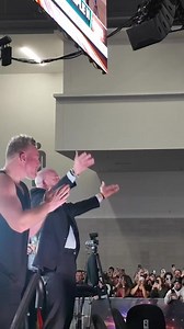 18K views · 287 reactions | Triple H haciendo su cónica entrada #WWERaw #WWE #Smackdown #Wrestling #RAW #TripleH #WrestleMania #wrestlemania41 | Undisputed Memes | Facebook