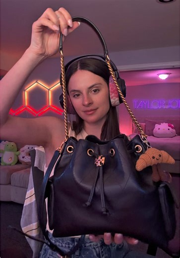 This is your sign to get the Charlie Quilted Drawstring Bag from @TORY BURCH 😍 #pursetok #purse #toryburch #designerbags #designer