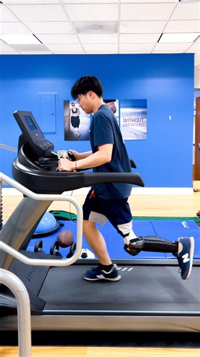 Daniel, a rotationplasty amputee, is running for the first time since losing his leg—and he’s already finding his rhythm! 🔥 He has a custom 3D-printed prosthetic cover, perfectly matching the contours of his sound side and filling the gaps in his prosthesis. Next up? His freshman year at Georgia Tech—congrats, Daniel! 🎓💪 #prosthesis #amputee #rotationplasty | A Step Ahead Prosthetics