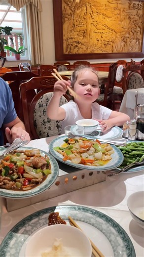 992K views · 43K reactions | Let’s try out the only Chinese restaurant in town  | 小 Geo Geo | Facebook