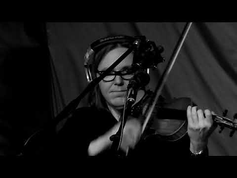 Steve Martin and the Steep Canyon Rangers perform Santa Fe | Bluegrass Junction