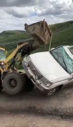 Помощь пришла, но стоило оно того? 😱 #shorts #buldozer #exkavator #tehnics #tehnica_01