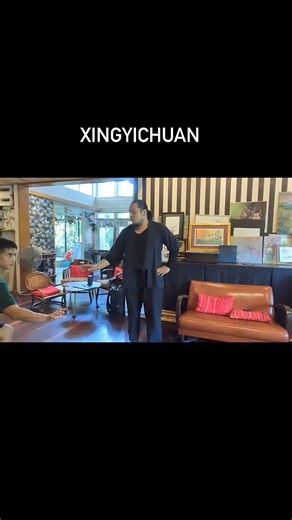 The dragon shape belongs to the Yin Search Bone Energy, and it uses soft skills to cross steps to the left and right. The palms pass through the flowers and rise and fall, and the legs must be switched smoothly.The tiger shape belongs to the yang force and is brave, and it is the best at jumping into streams and searching mountains. When starting from the jumping step, add double diamonds, hold the palms of your hands and blow the air like the wind.~The "Dragon" is originally an ancient divine c