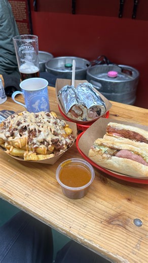 Charlotte Ryan on Instagram: "I’m on the hunt for all the chicken fillet rolls you can find in London 👀 Today we’re going to Tooting Bec, to a newly opened Irish bar & deli inside broadway market This is McCarthy’s, ran by a cork native who’s keen to bring traditional Irish food, drinks and snacks to south London. This is a gorgeous, independent spot that’s serving chicken fillet rolls, taco chips, breakfast rolls and then some. They even have live Irish trad on certain nights of the week! Over