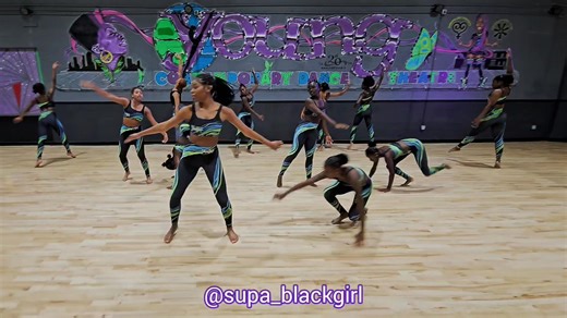 Rachelle Ferrell will forever bring out the poetry in motion...With Open Arms 🥰💜💙💚 **Bring back showcasing Concert Dance! Dancers The Young Contemporary Dance Theatre Choreo - Me #YCDT #SupaStudio #SupaBlackGirl #BrownBeautyFromDaHood #SmoothLikeButta #YoungContemporaryDanceTheatre | Traci Young