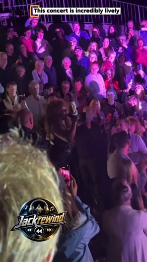Tina Turner sings among the crowd #tinaturner #music #concert