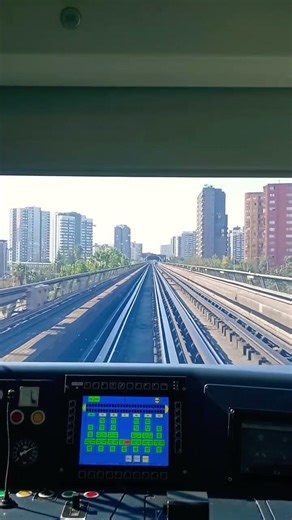 Metro de Santiago Línea 5 (NS16) en dirección a Estación PEDRERO
